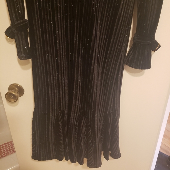 Black velvet evening dress - Picture 5 of 11